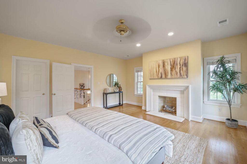 2053 MAYFAIR MCLEAN