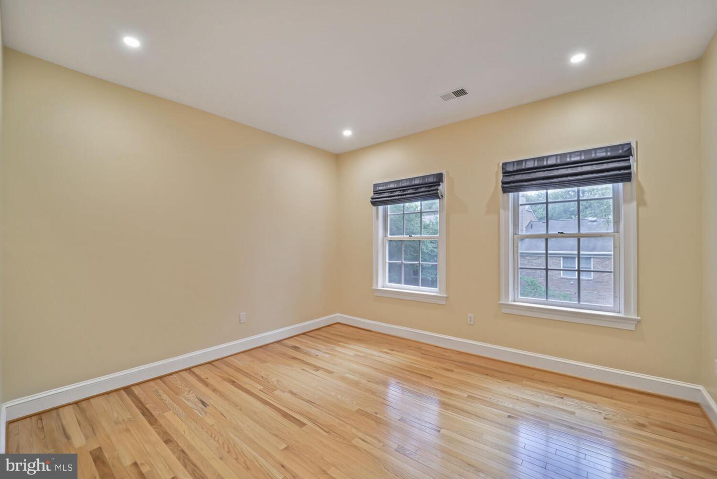 2053 MAYFAIR MCLEAN