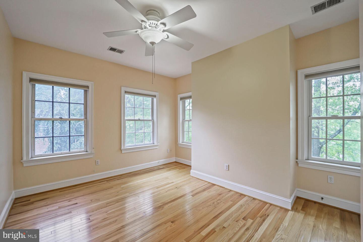 2053 MAYFAIR MCLEAN