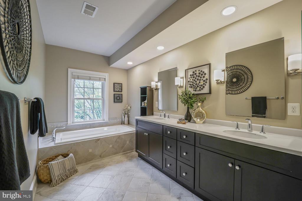 2053 MAYFAIR MCLEAN