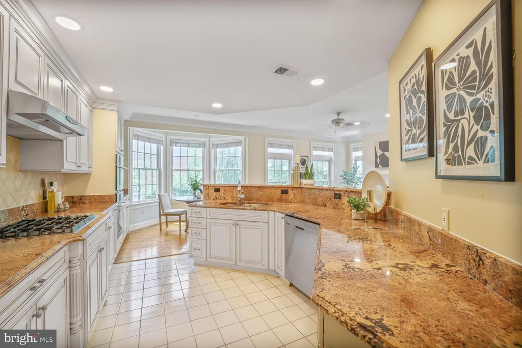 2053 MAYFAIR MCLEAN