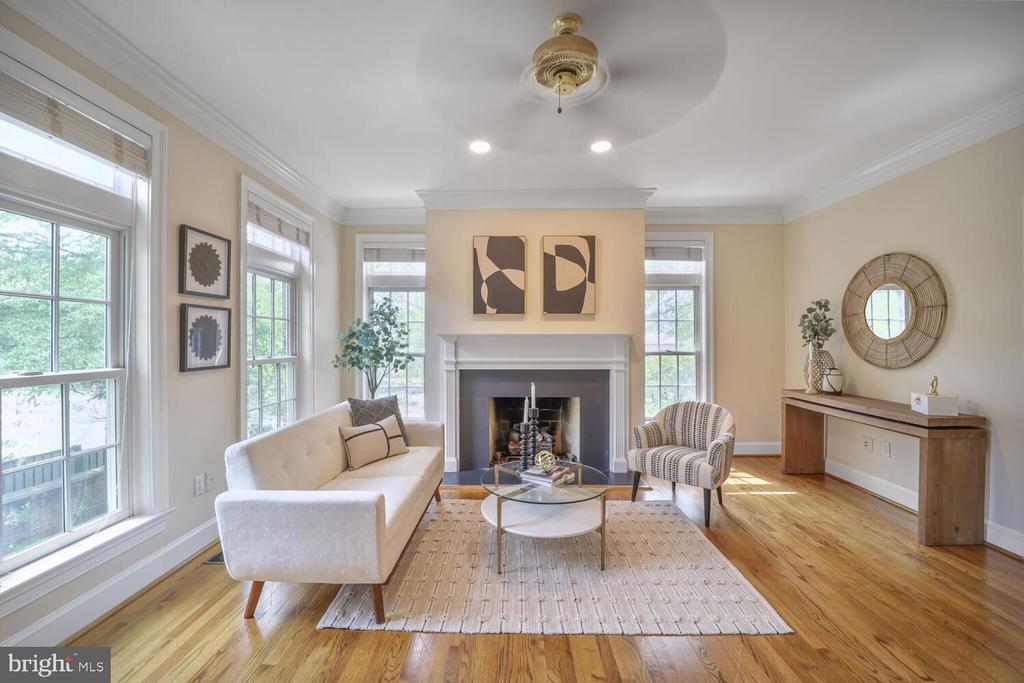 2053 MAYFAIR MCLEAN