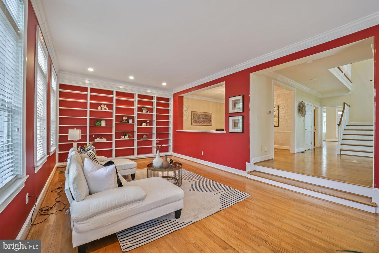 2053 MAYFAIR MCLEAN