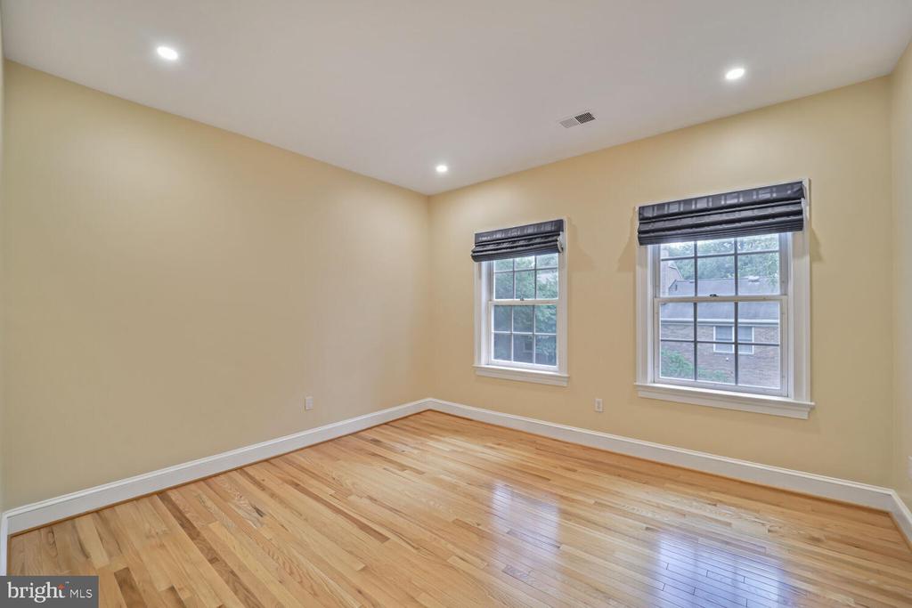 2053 MAYFAIR MCLEAN