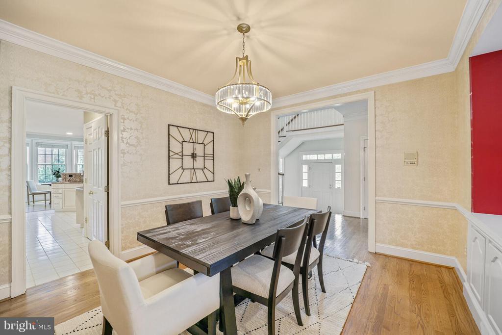 2053 MAYFAIR MCLEAN