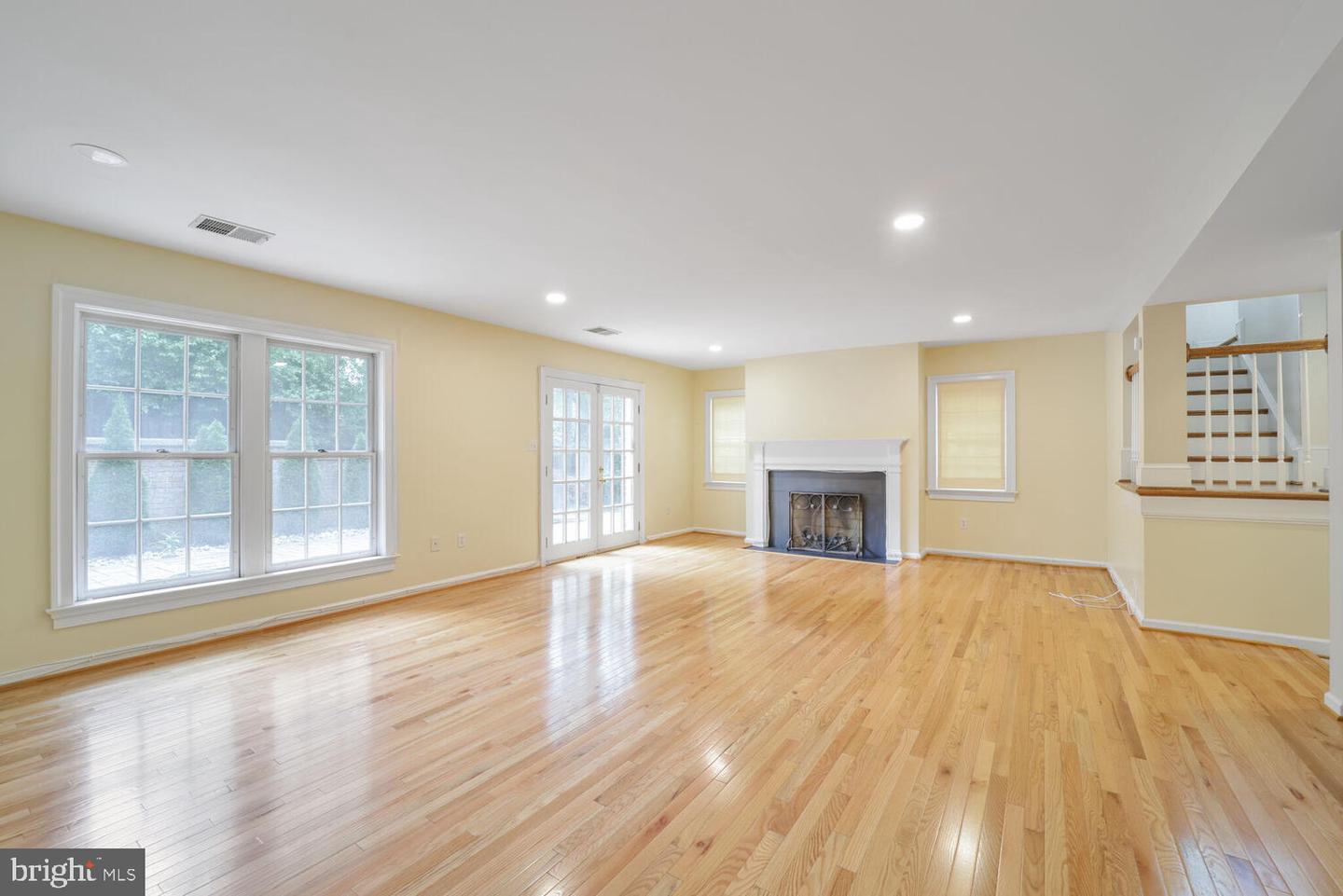 2053 MAYFAIR MCLEAN