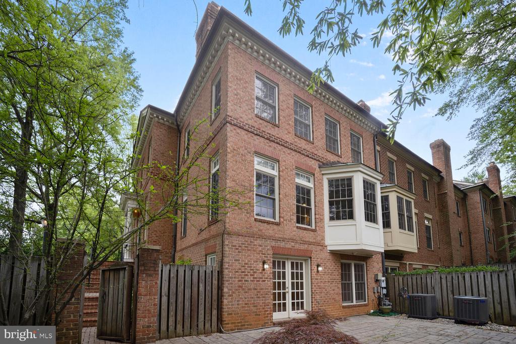 2053 MAYFAIR MCLEAN