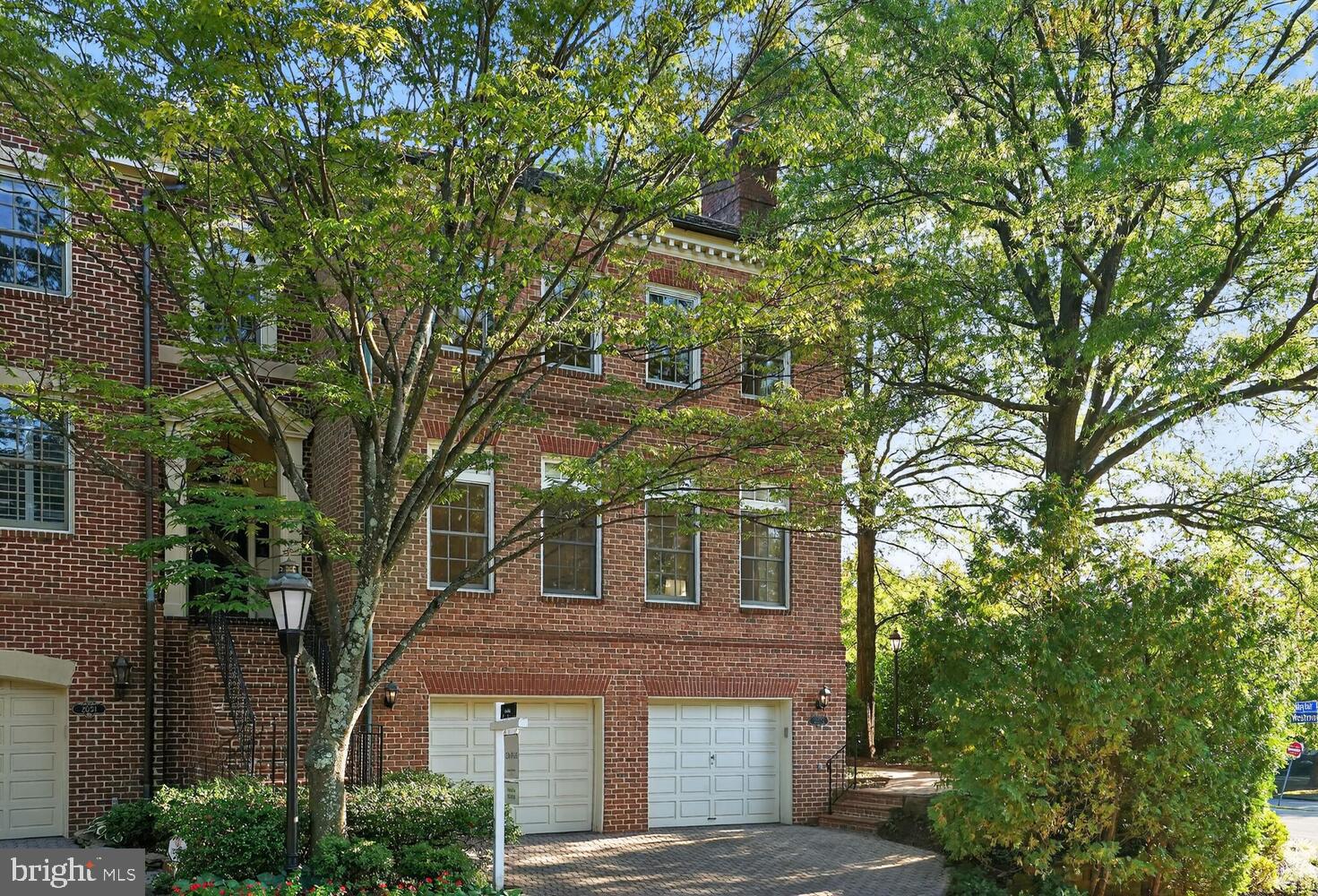 2053 MAYFAIR MCLEAN COURT