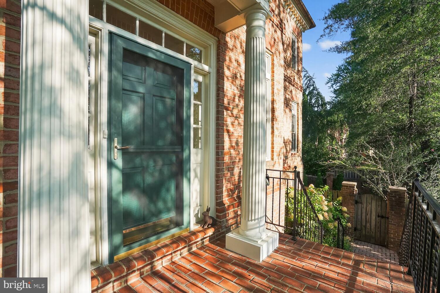 2053 MAYFAIR MCLEAN COURT