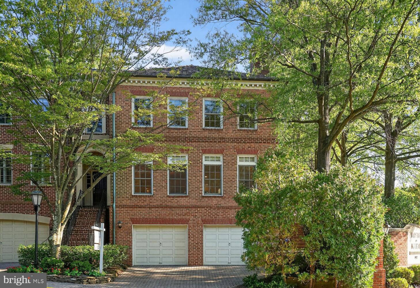 2053 MAYFAIR MCLEAN COURT