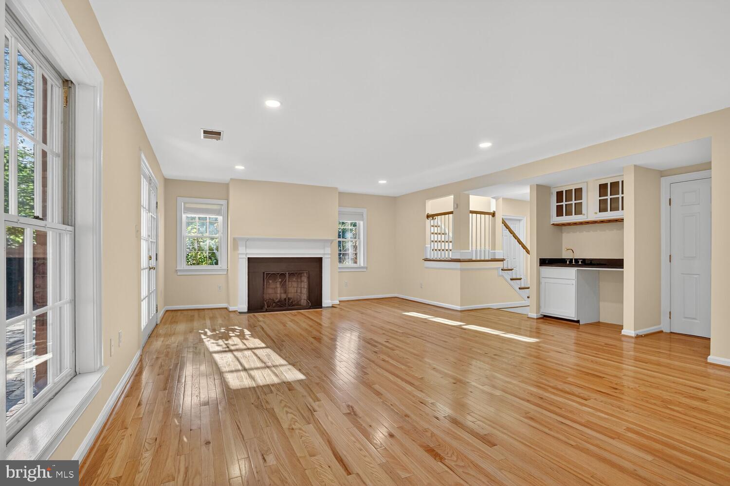 2053 MAYFAIR MCLEAN COURT