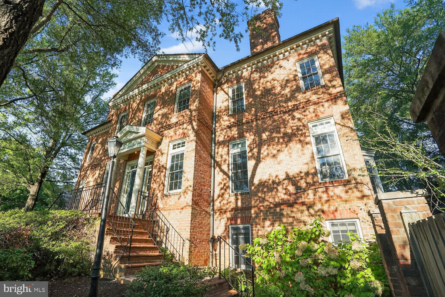 2053 MAYFAIR MCLEAN COURT