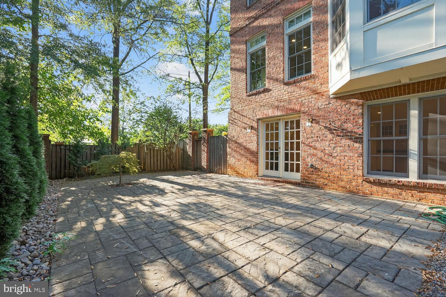 2053 MAYFAIR MCLEAN COURT