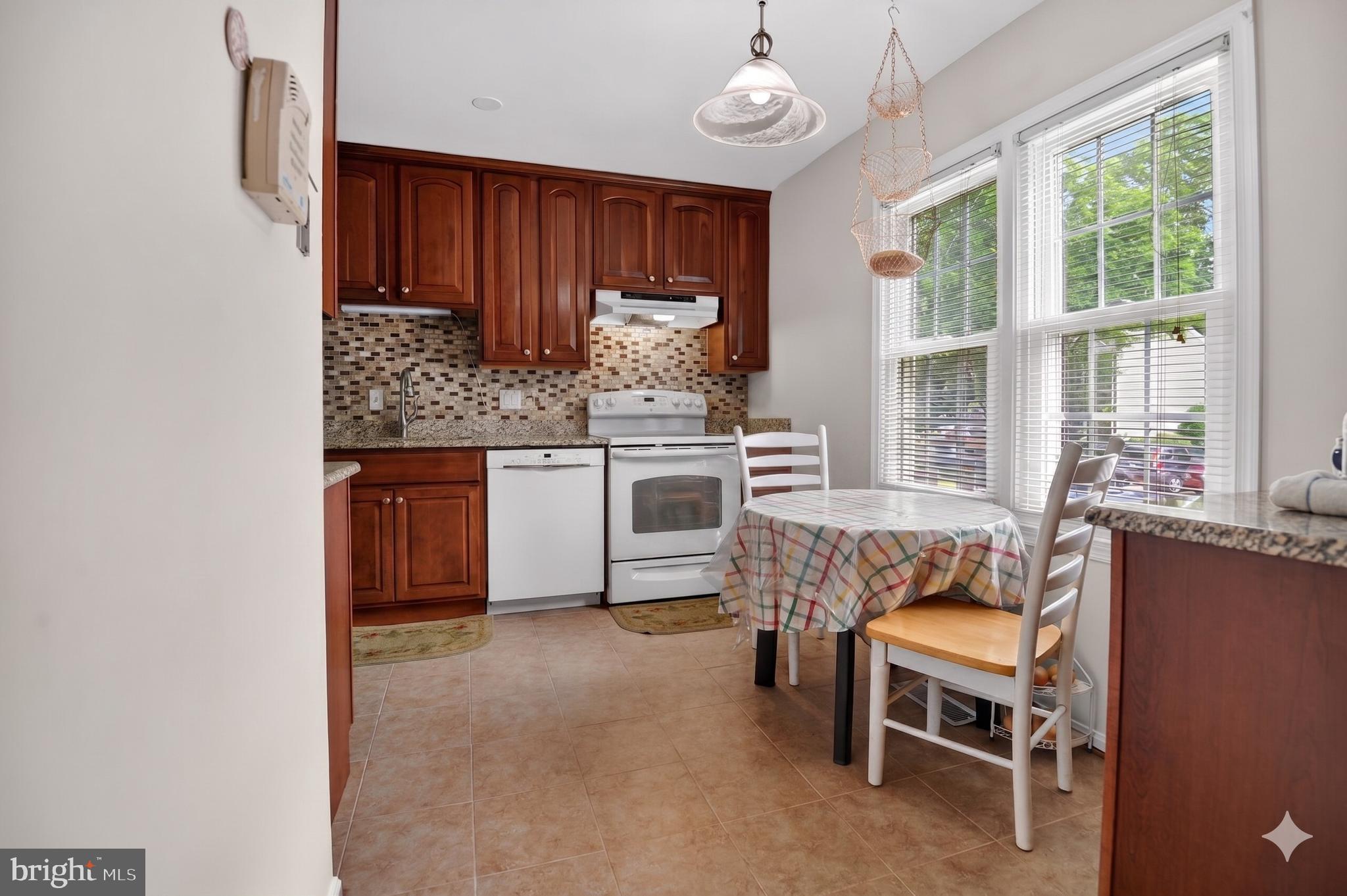 6358 FENESTRA COURT