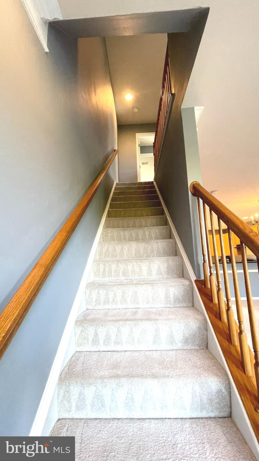 505 EDMONTON TERRACE NE