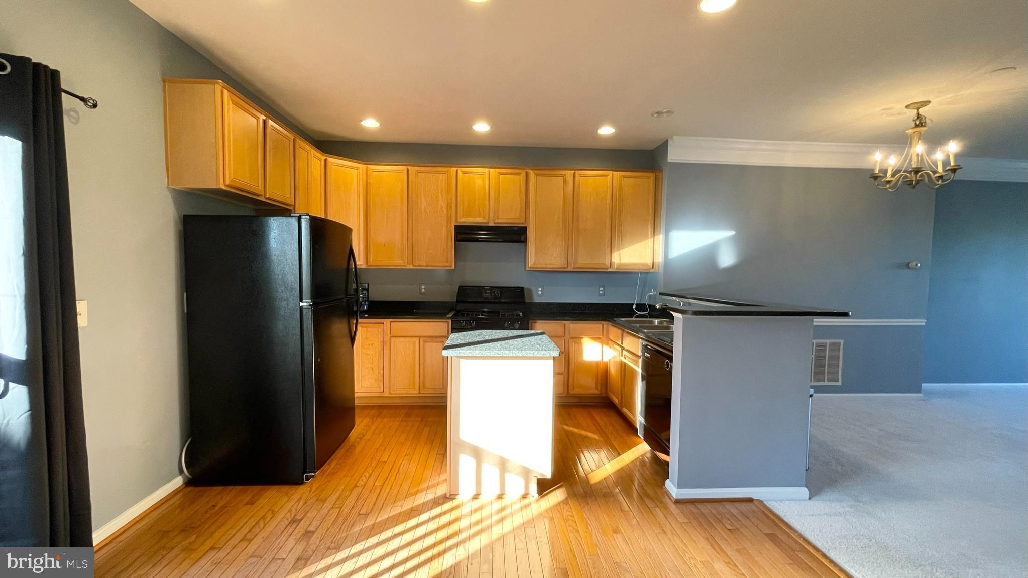 505 EDMONTON TERRACE NE