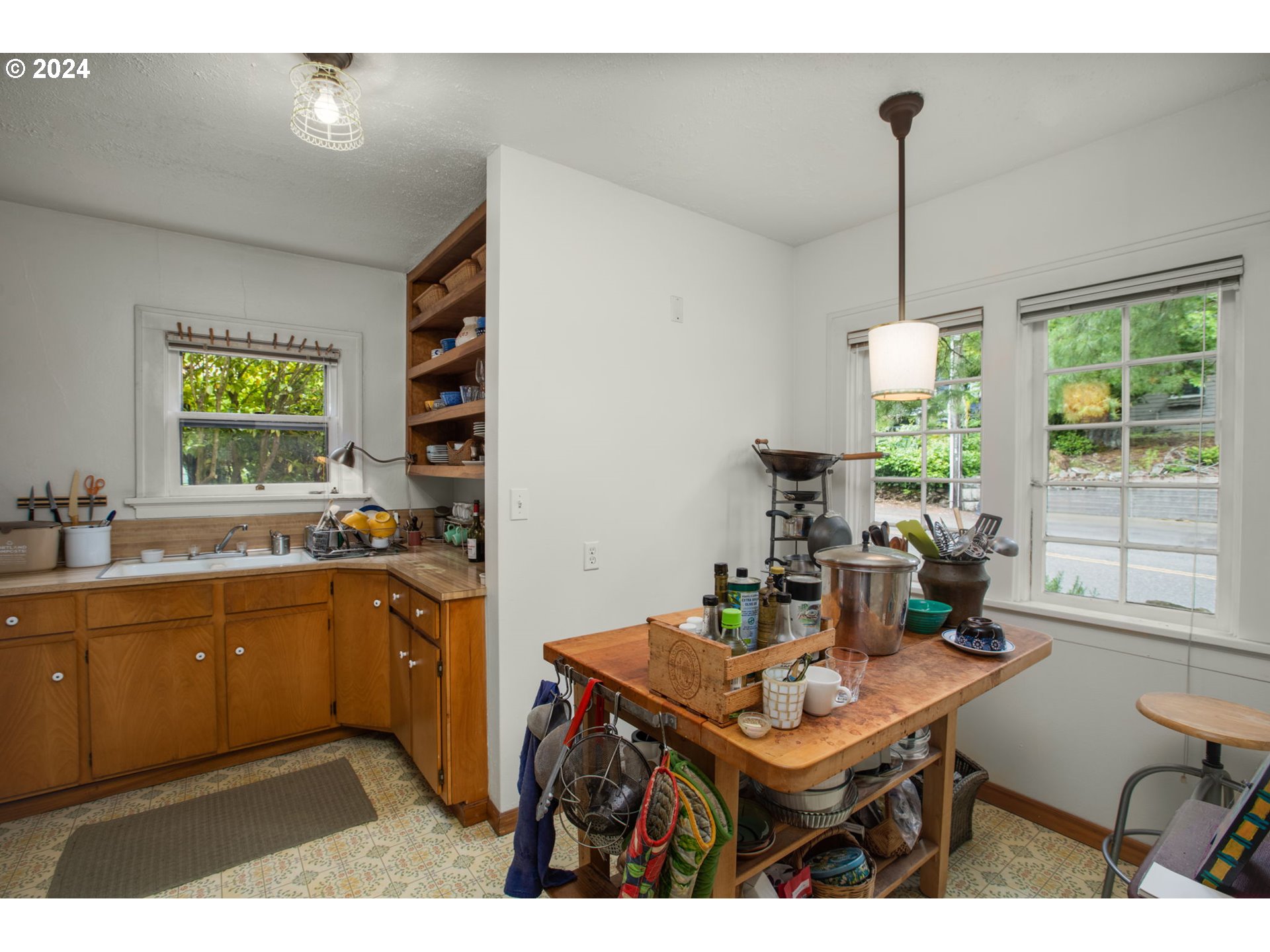 7298 SW CAPITOL HILL RD