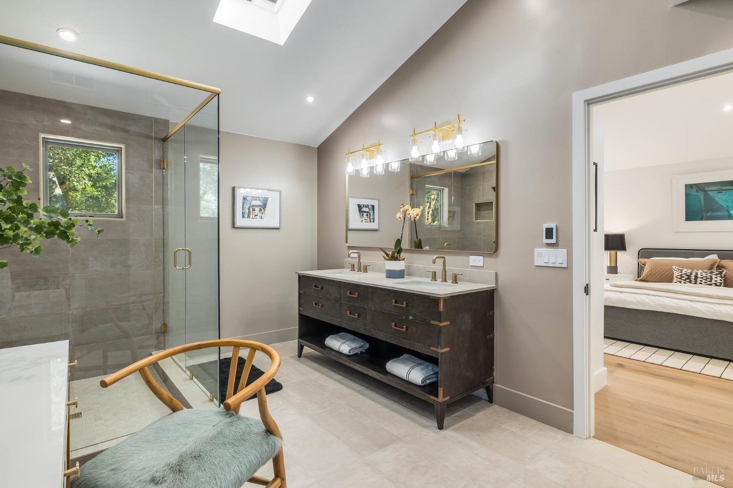 2211 Thornsberry Road