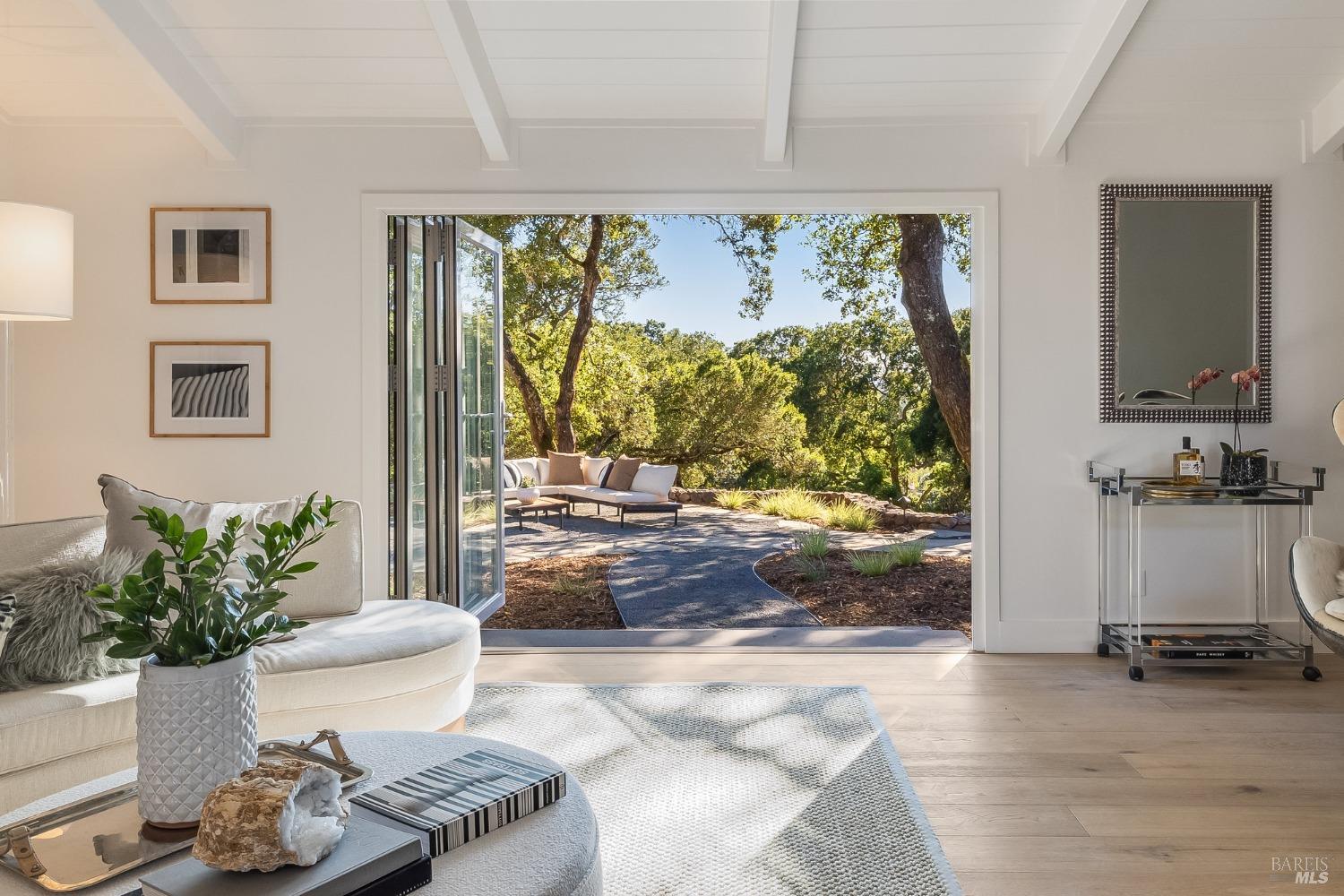 2211 Thornsberry Road