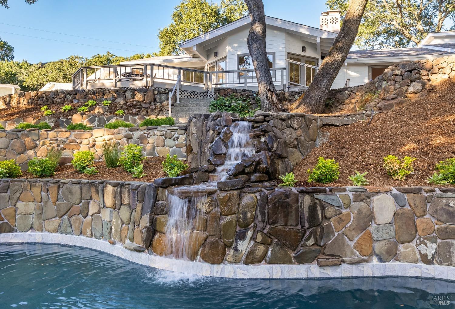 2211 Thornsberry Road