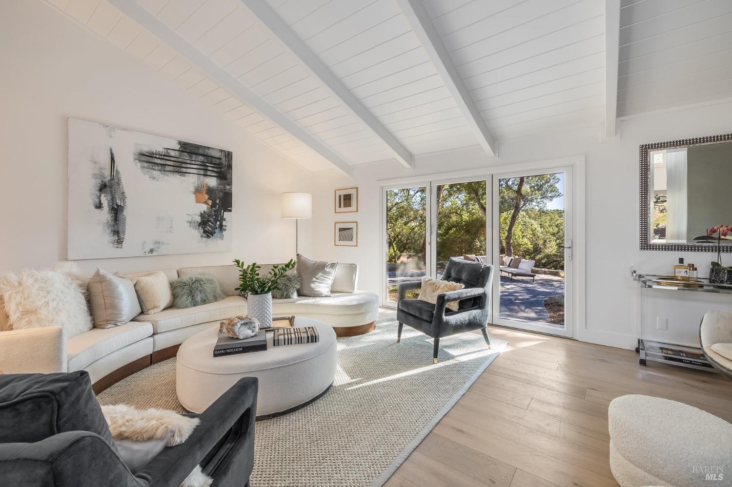 2211 Thornsberry Road