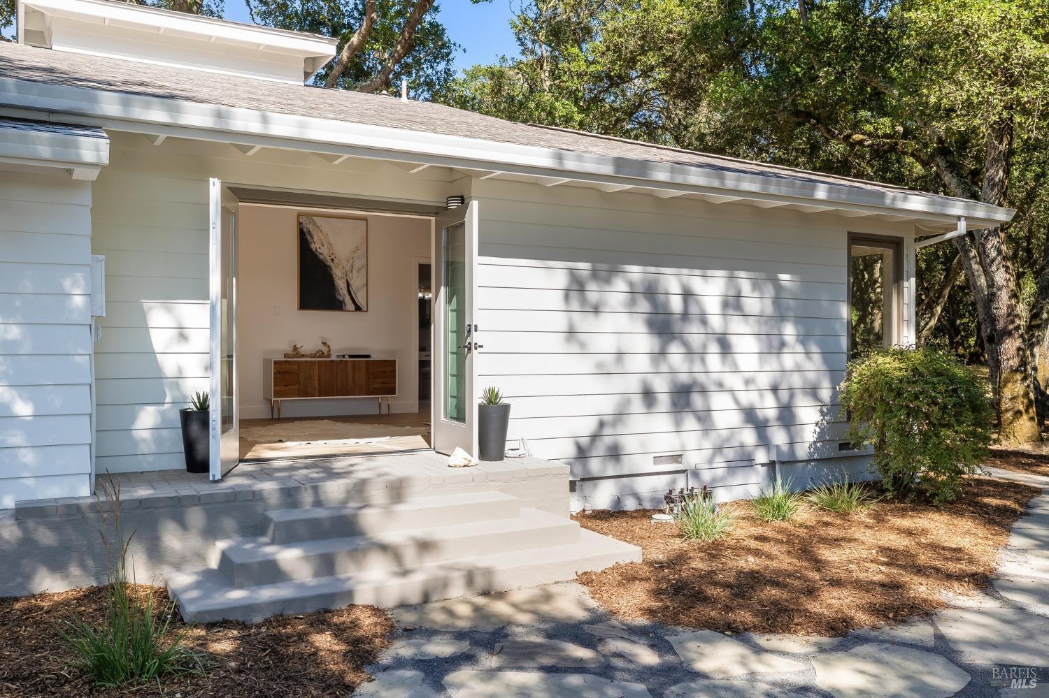 2211 Thornsberry Road