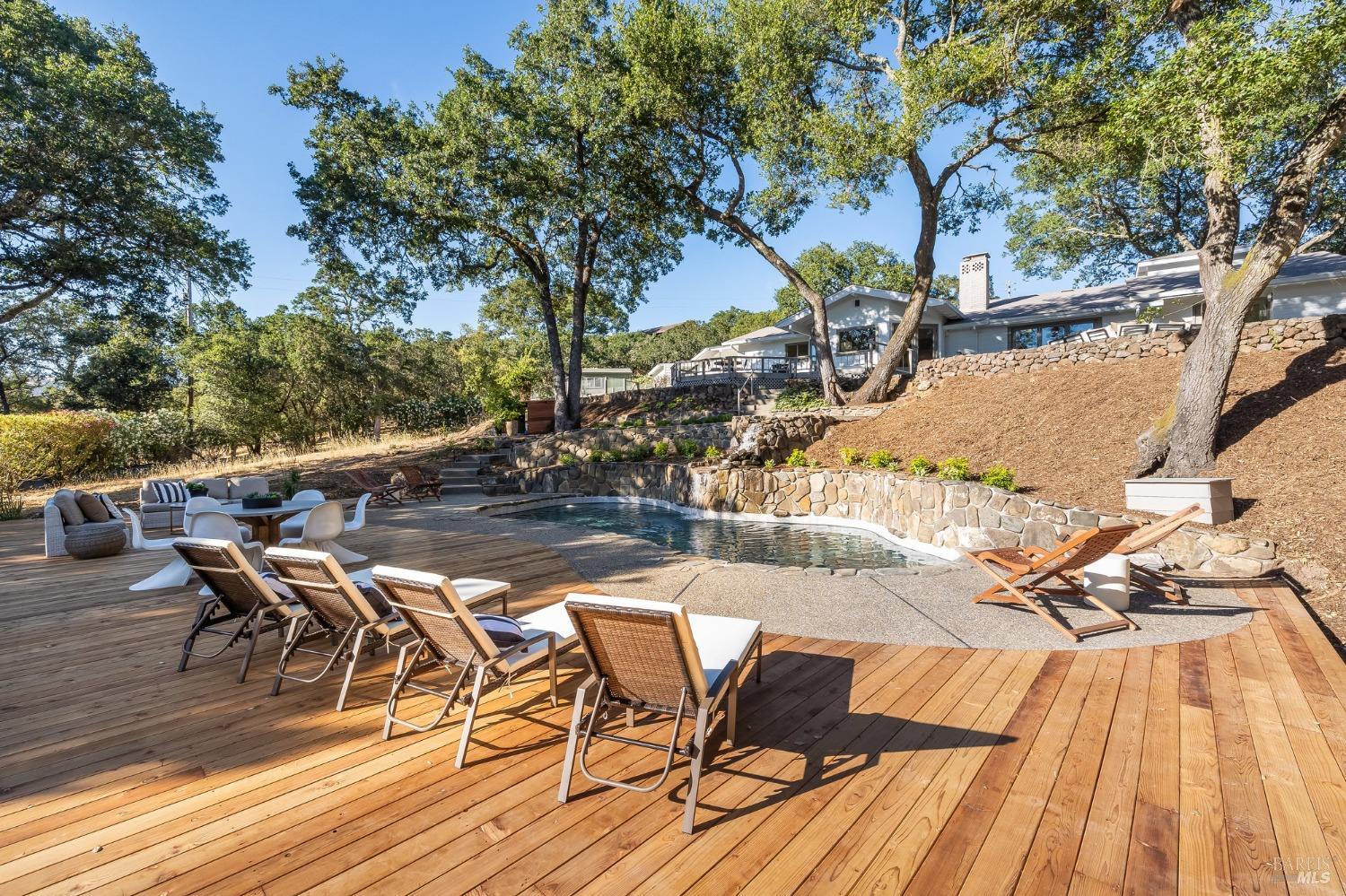 2211 Thornsberry Road