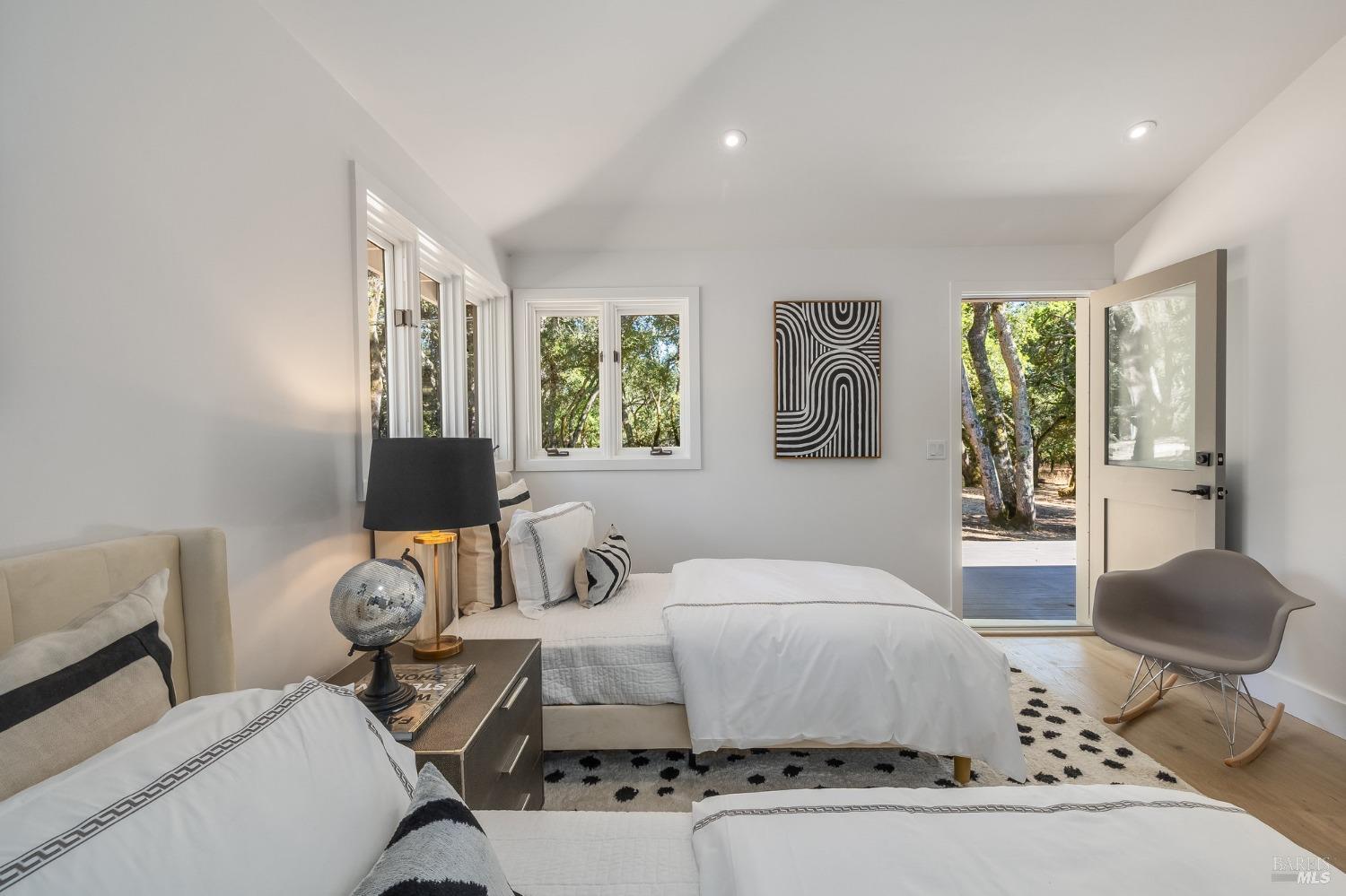 2211 Thornsberry Road