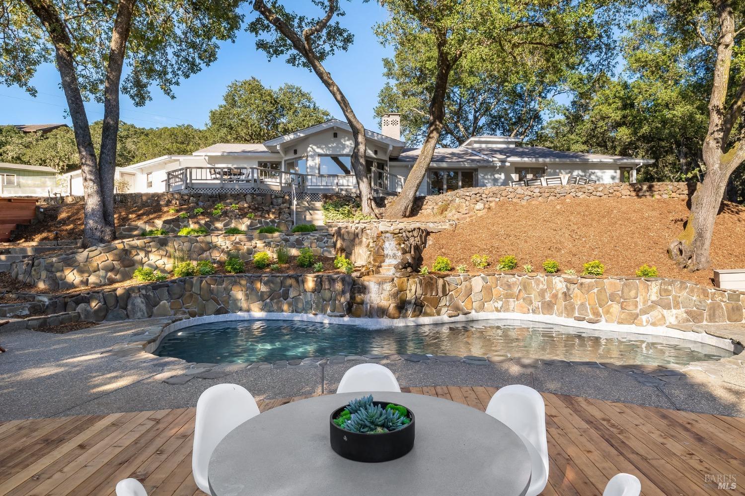 2211 Thornsberry Road