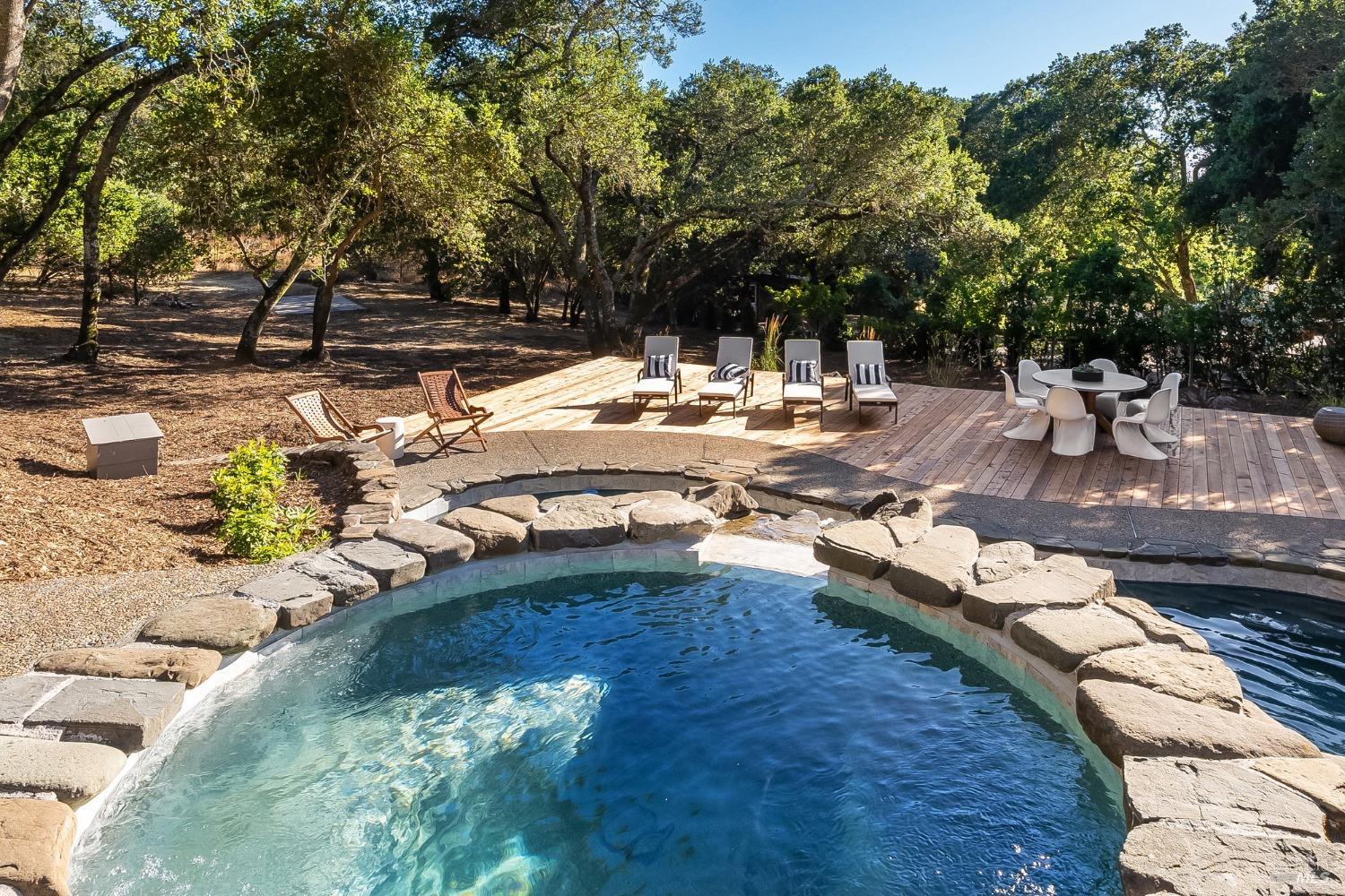 2211 Thornsberry Road