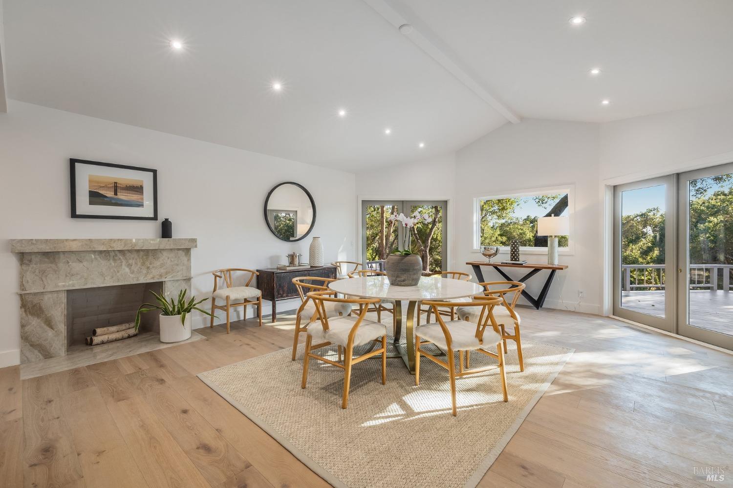 2211 Thornsberry Road