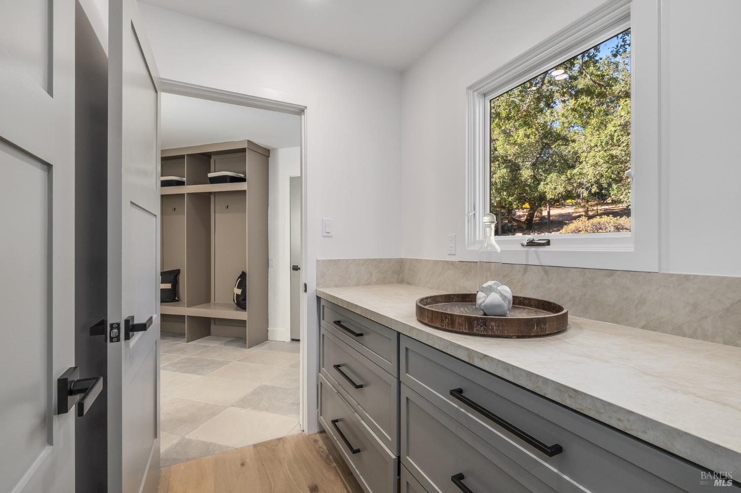 2211 Thornsberry Road