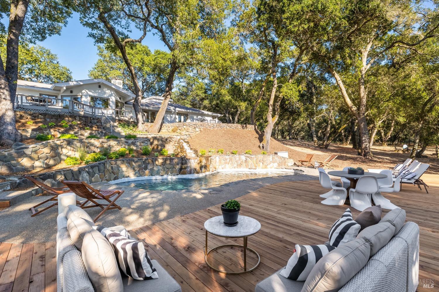 2211 Thornsberry Road