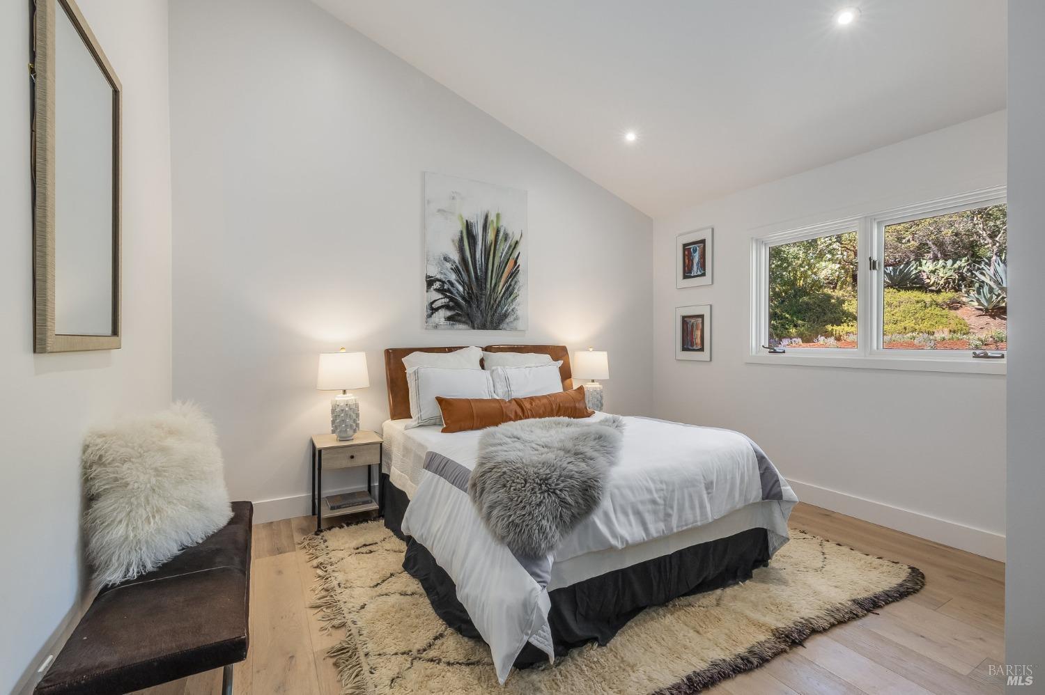 2211 Thornsberry Road