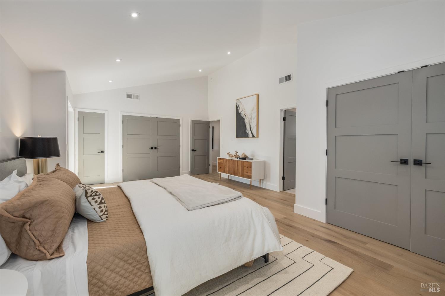 2211 Thornsberry Road