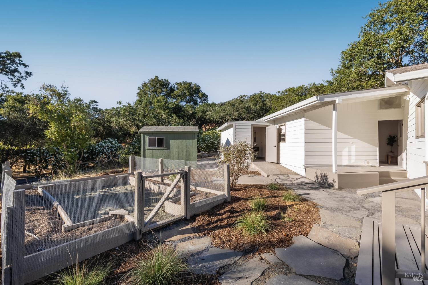 2211 Thornsberry Road