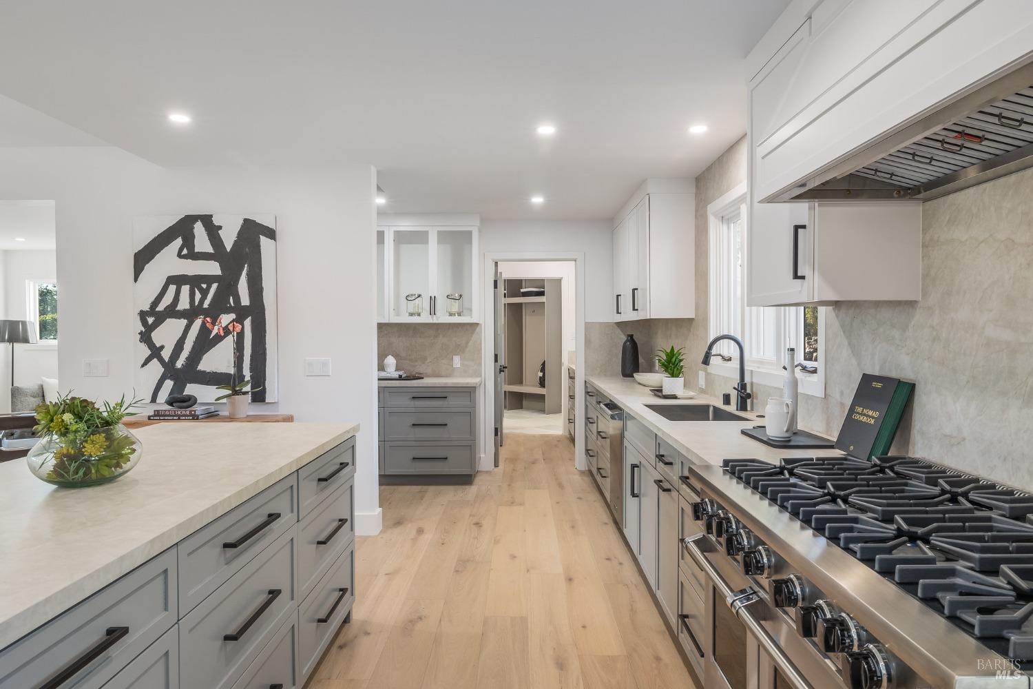 2211 Thornsberry Road