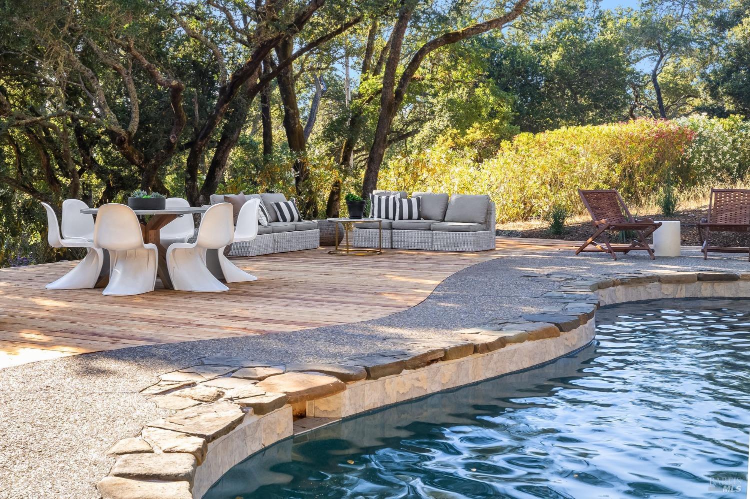 2211 Thornsberry Road