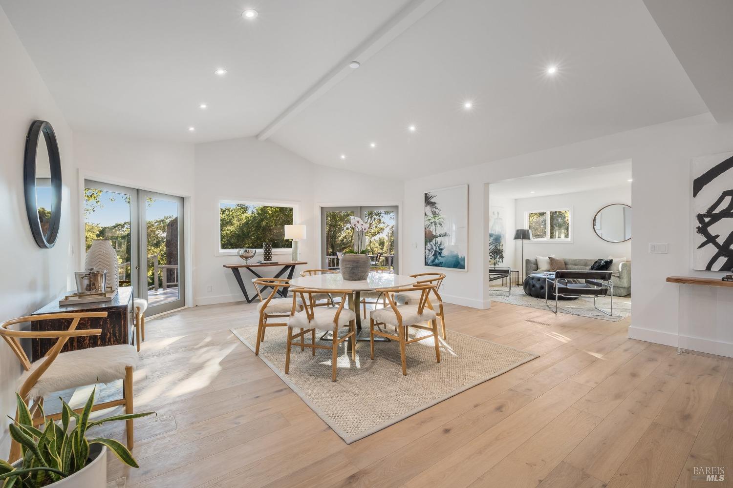 2211 Thornsberry Road