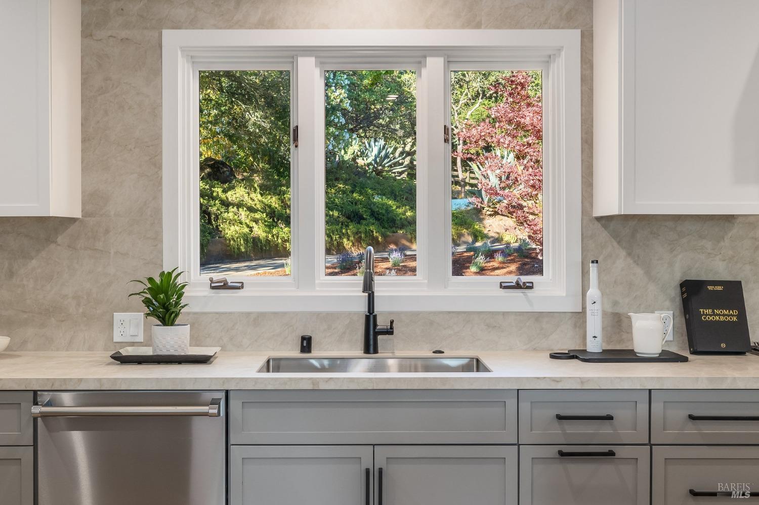 2211 Thornsberry Road