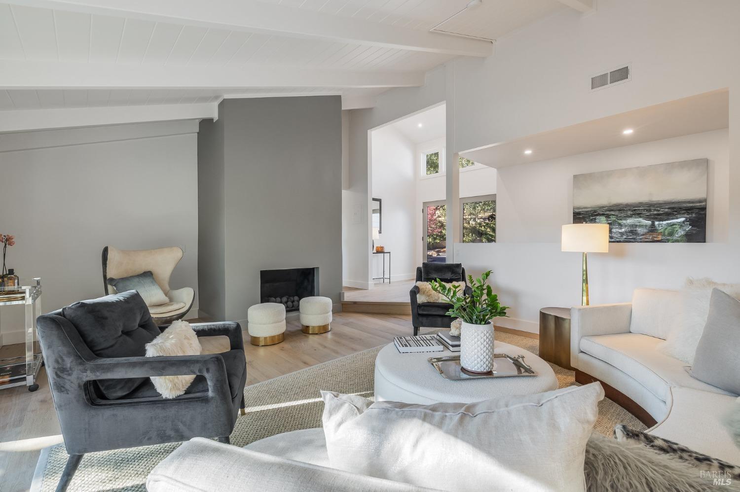 2211 Thornsberry Road