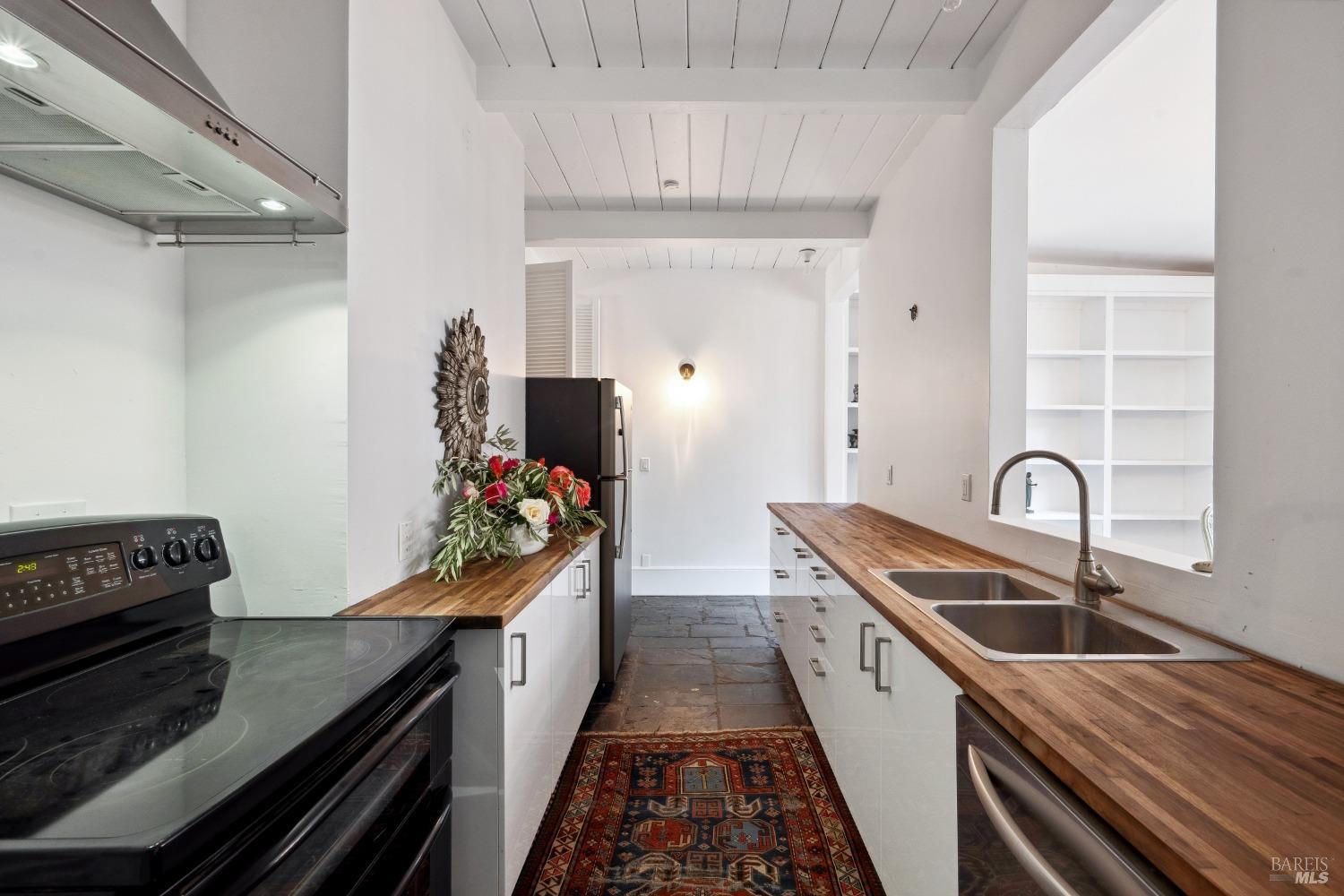 2035 Thornsberry Road