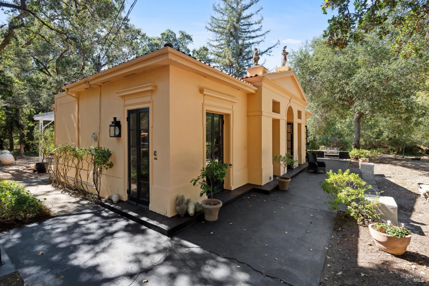 2035 Thornsberry Road