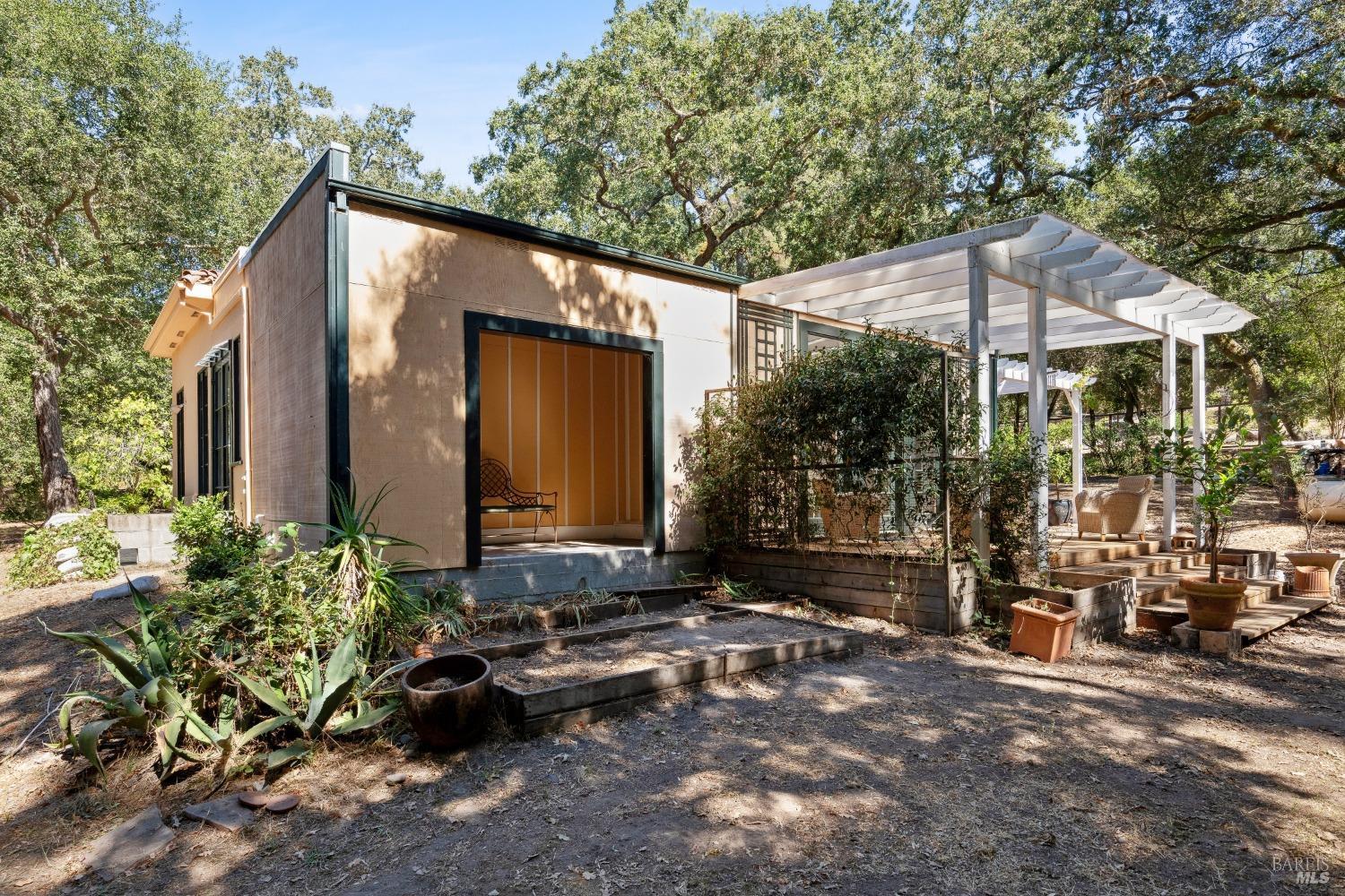 2035 Thornsberry Road