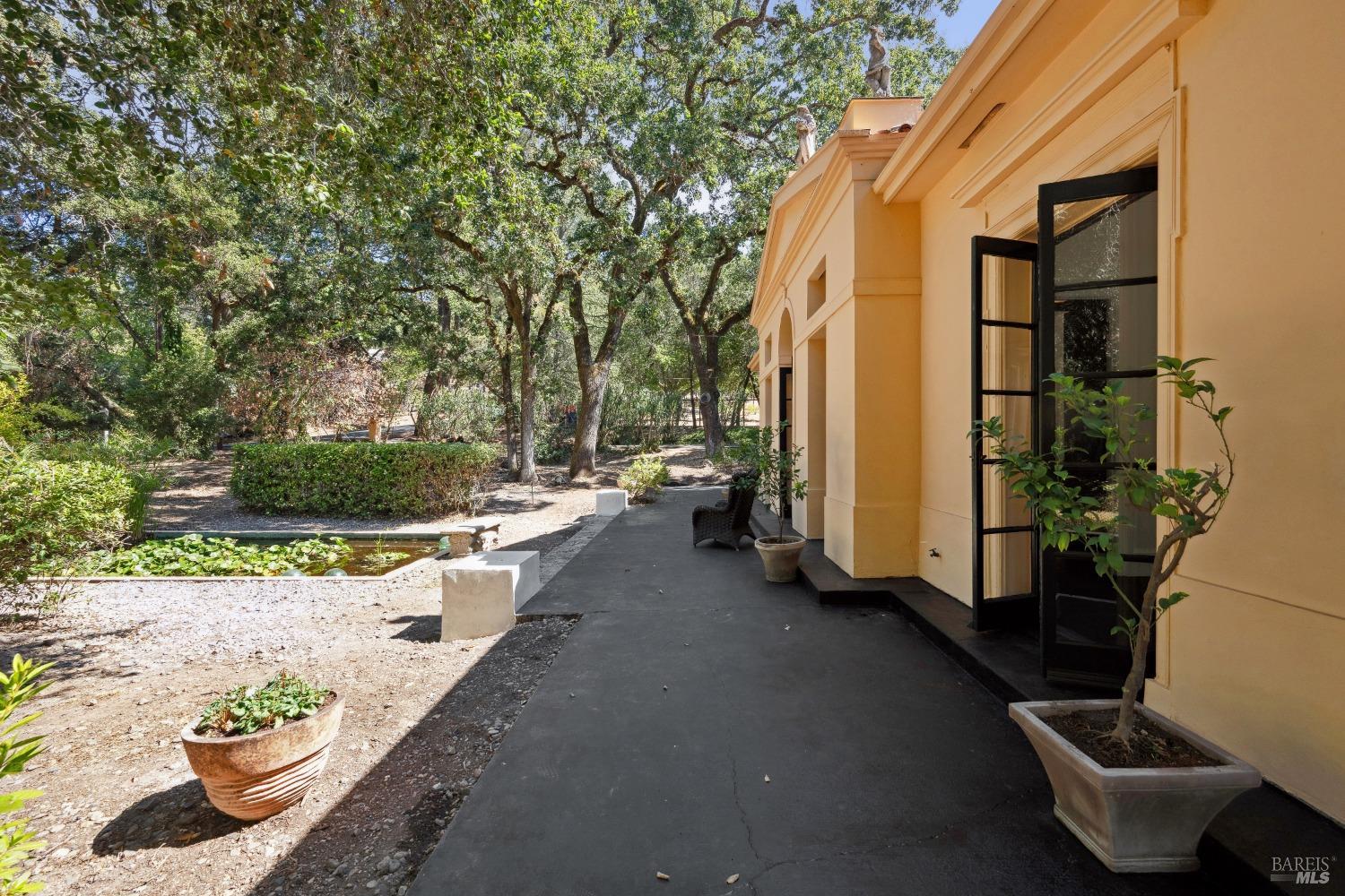 2035 Thornsberry Road