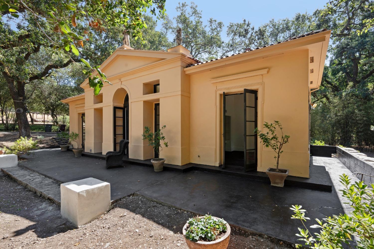 2035 Thornsberry Road