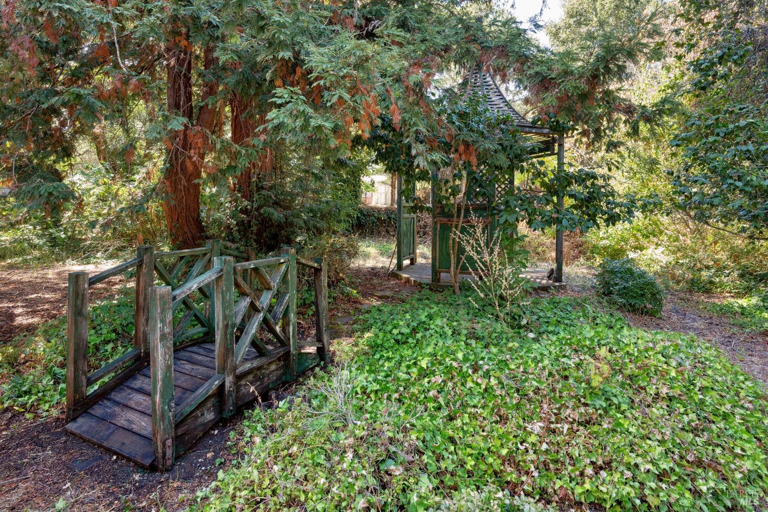 2035 Thornsberry Road