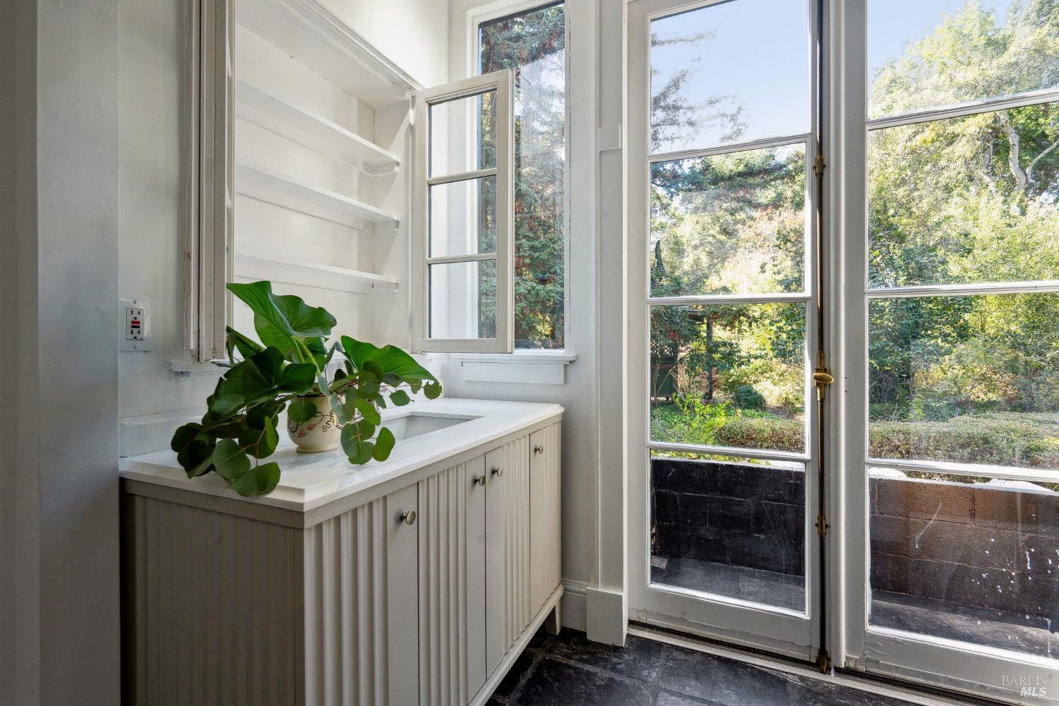 2035 Thornsberry Road