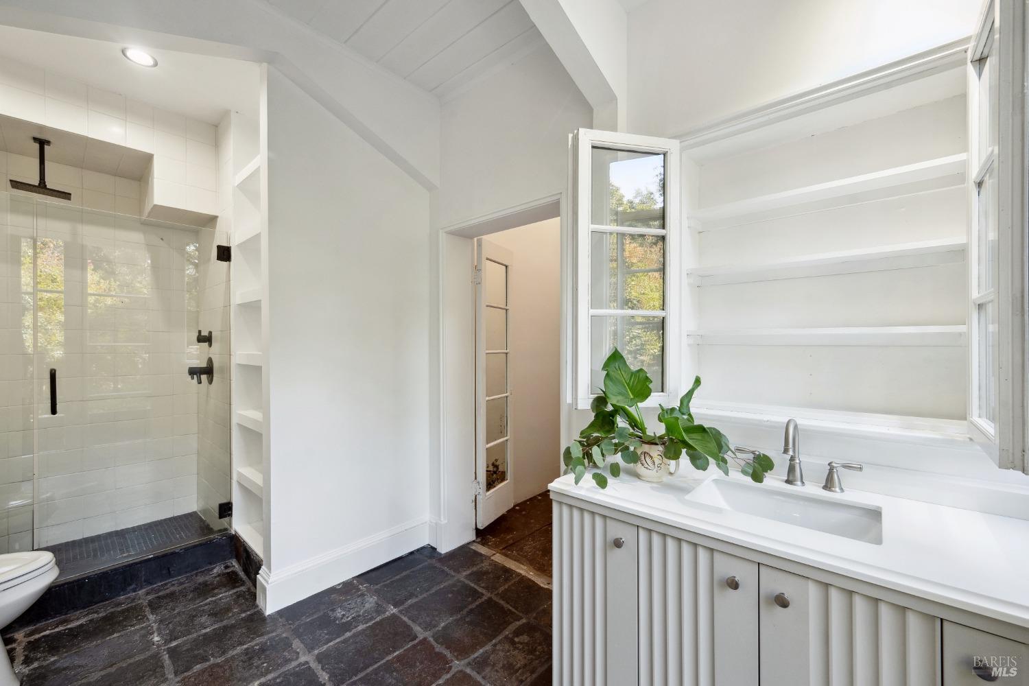 2035 Thornsberry Road