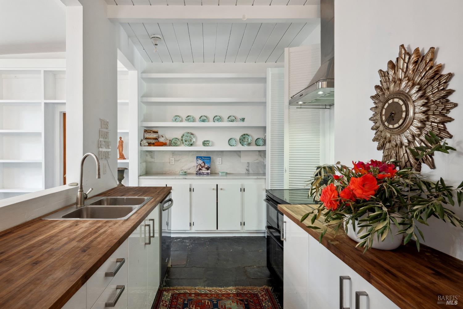 2035 Thornsberry Road